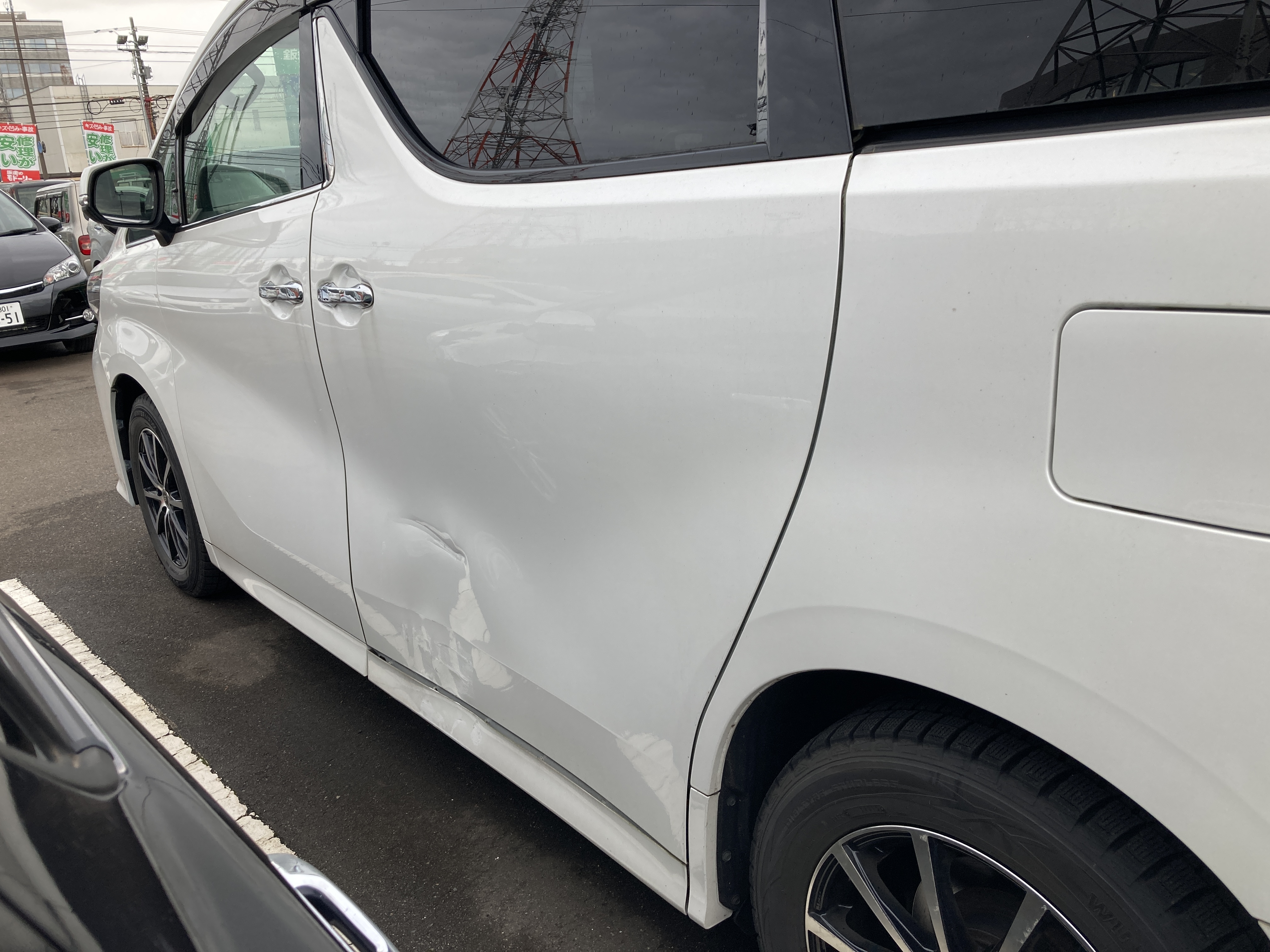 トヨタ アルファード 左リアスライドドア 交換 | 鈑金修理事例 | 車の 